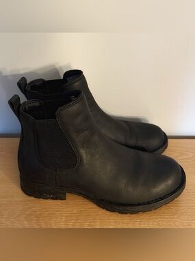 Born Cove Leather Chelsea Boots - Size 8.5